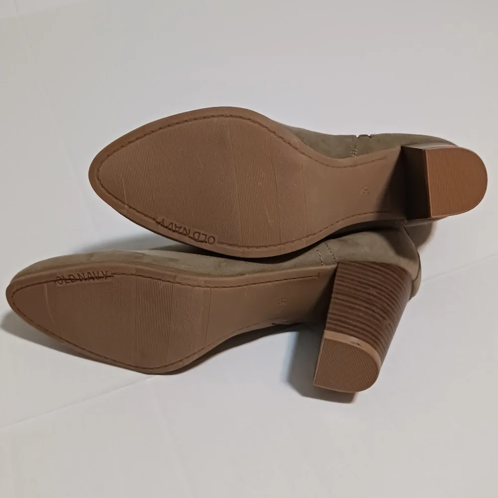 OLD NAVY. Booties Faux‎ Suede Heel, Sz.   9 1/2, Dull Olive Green Women